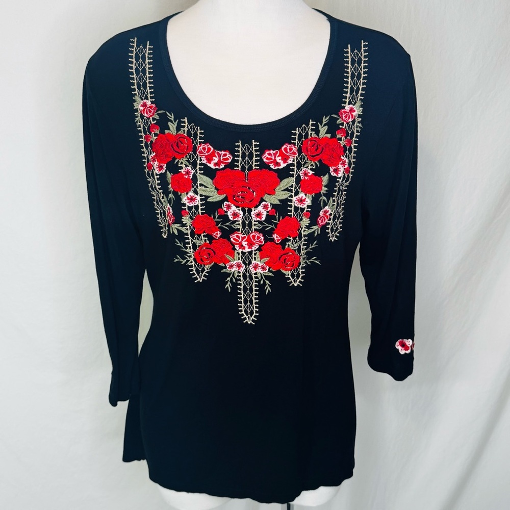 Paparazzi Embroidered Floral Black Top Women’s Size Medium